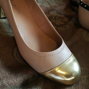 NWOT Talbots Gold Toe and Heel Beige Leather Pump